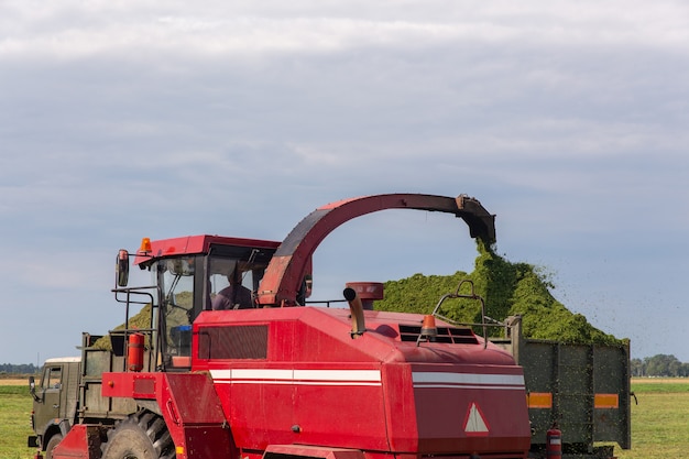Farm Tractor - Fungsi: Mengangkut hasil panen dan material pertanian di KAB. ACEH SINGKIL