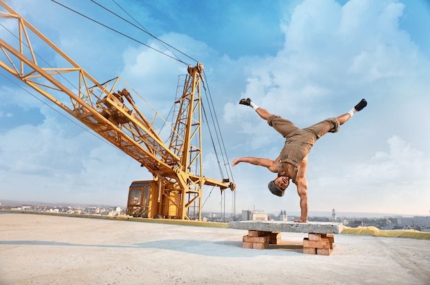 Uji Kelaikan Operasi - Gantry Crane di KAB. PIDIE