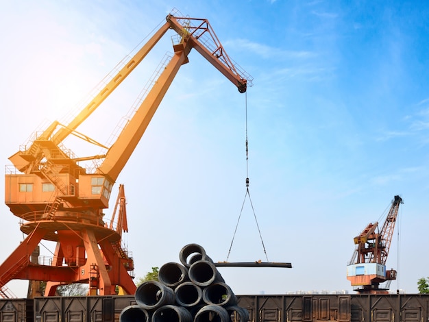 Hoist Crane - Fungsi: Membantu proses perakitan komponen berat di KOTA LANGSA