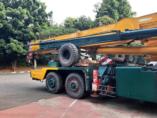Truck Crane - Fungsi: Memberikan bantuan dalam pekerjaan konstruksi tinggi di Kabupaten Mimika